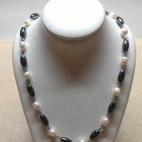 Колие естествени перли и хематит основа от медицинска стомана , снимка 1 - Колиета, медальони, синджири - 23437112
