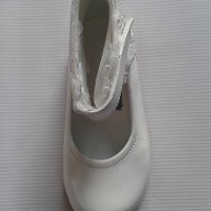  Бели, лачени обувки  за момиче, елегантни, ортопедични с лепенка, снимка 3 - Детски маратонки - 9767318