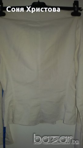 Дамско сако бяло памук Размер С, силно вталено Елегантен модел, но стои идеално и с кецове или марат, снимка 3 - Сака - 14036038