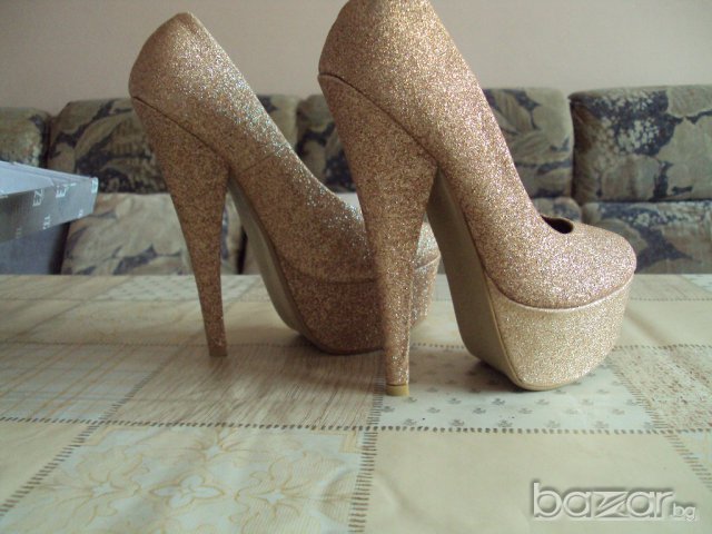 Продавам дамски обувки златисти-Rose Tango, снимка 2 - Дамски ежедневни обувки - 13469013