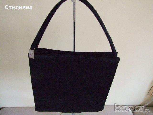 Calvin Klein оригинална малка черна чантичка, снимка 3 - Чанти - 18909261