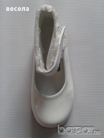  Бели, лачени обувки  за момиче, елегантни, ортопедични с лепенка, снимка 3 - Детски маратонки - 9767318