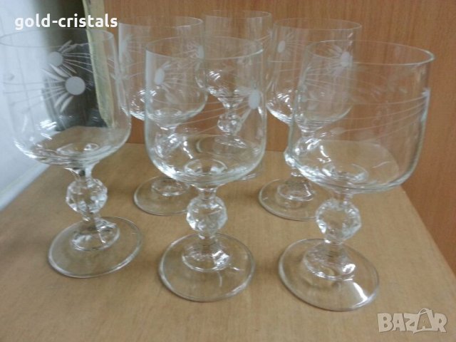 Кристални чаши за вино гравирани, снимка 1 - Антикварни и старинни предмети - 22743917