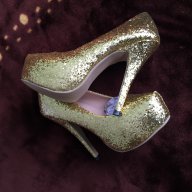 Златни обувки с ток. Размер 35, снимка 2 - Дамски обувки на ток - 13940373