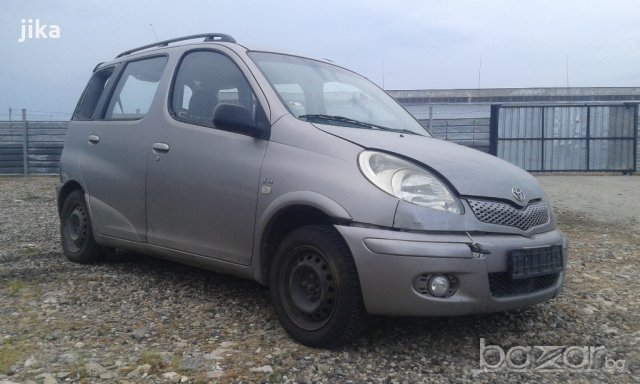 Toyota Yris Verso 1.4D-4D 75кс 2004г на ЧАСТИ, снимка 2 - Автомобили и джипове - 18196292