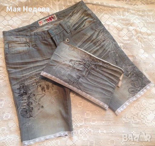 Дънкови панталонки в комплект с чантичка-клъч