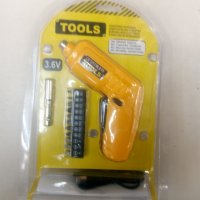 Електрическа акумулаторна отвертка с накрайници 3,6 V Premium Tools, снимка 3 - Отвертки - 25424951