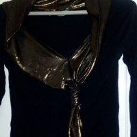 Черна блуза, с дълъг ръкав и със златиста шал яка, снимка 3 - Блузи с дълъг ръкав и пуловери - 19504043