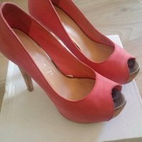 Обувки Bershka , снимка 2 - Дамски обувки на ток - 22264676