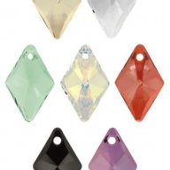 Комплект Сваровски ''rhombus Pendant'' Crystals from SWAROVSKI ®, снимка 2 - Бижутерийни комплекти - 11382469