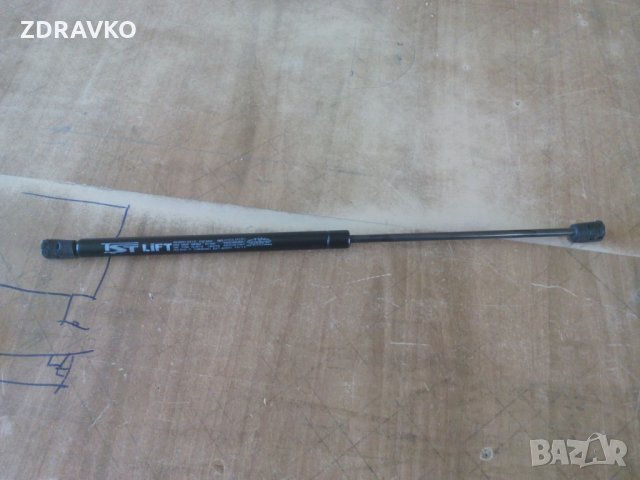 Нов амортисьор за багажник 