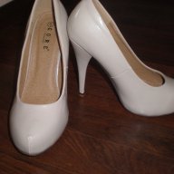 Обувки в цвят -пудра! Чисто нови, снимка 1 - Дамски обувки на ток - 15857671