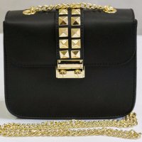 Естествена кожа, черна дамска чанта с метална декорация Giulia, снимка 2 - Чанти - 18832663