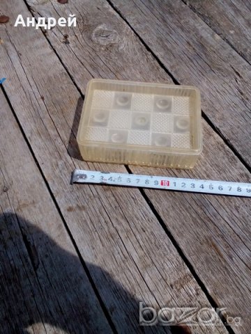 Стара пластмасова кутия