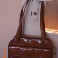 продавам нова лачена дамска чанта-от Германия, снимка 1 - Чанти - 18226645