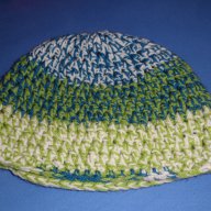 Продавам ръчно плетени шапки, снимка 9 - Шапки - 13750183