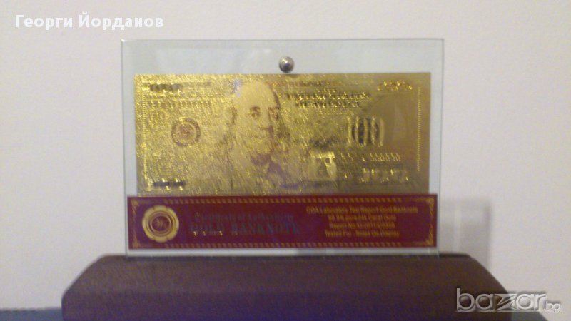 Сувенирни банкноти 100 златни долара в стъклена поставка и масивно дърво + Сертификат, снимка 1