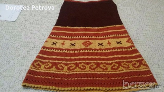 Бутикова вълнена, ръчно плетена  пола, с мотиви, снимка 1 - Поли - 19943728