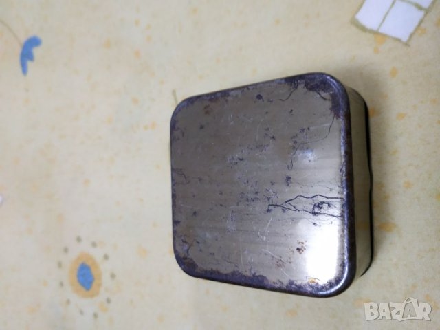 Продавам стара метална кутийка от втората световна война, снимка 5 - Антикварни и старинни предмети - 24117219