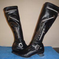 Италиански черни кожени дамски ботуши, с декоративни ципове, естествена кожа, зимни обувки, чизми, снимка 1 - Дамски ботуши - 19758410
