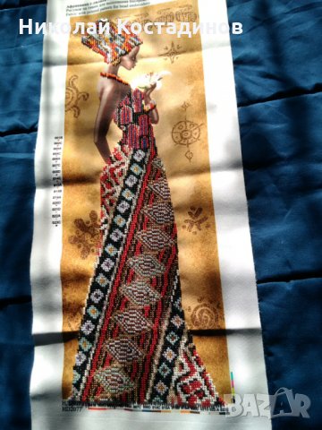 Гоблен с мъниста - Африканка с лилия , снимка 3 - Гоблени - 23720335