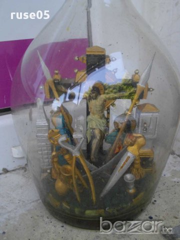 Шише старо с монтирана вътре библейска сцена