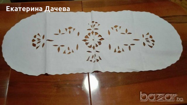 Продавам много покривчици за маса и копринени кърпички с българска бродерия, снимка 3 - Декорация за дома - 19303435