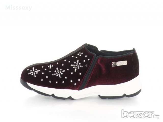 ПРОМО 🍊 GUESS 🍊 Оригинални спортни обувки в бордо с декоративни камъни 39 и 40 номер нови с кутия, снимка 2 - Дамски ежедневни обувки - 21099827