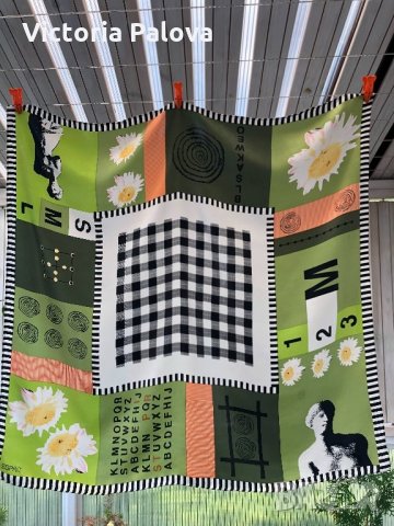 Красив шал ESPRIT,82 на 82см, снимка 3 - Шапки - 26101488