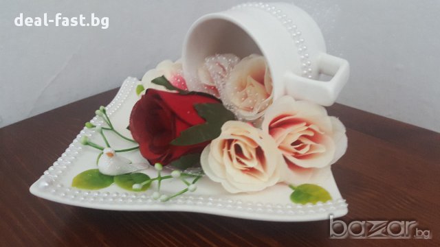 Декоративна чаша на изобилието с течащи цветя, снимка 2 - Декорация за дома - 17342420