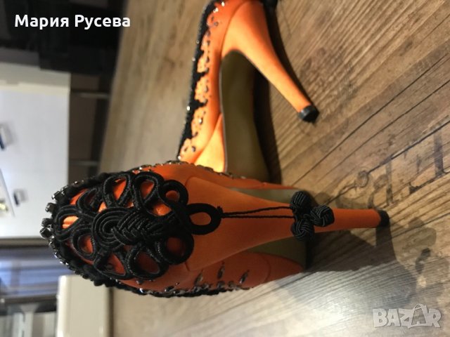 Намаление! Обувки на ток оранжеви камъни дантела орнаменти, снимка 2 - Дамски обувки на ток - 23784721