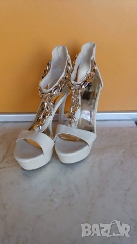 Бежеви сандали със златисто на висок ток, снимка 2 - Дамски елегантни обувки - 24918416