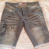 Дънкови панталонки в комплект с чантичка-клъч, снимка 3 - Къси панталони и бермуди - 22064830