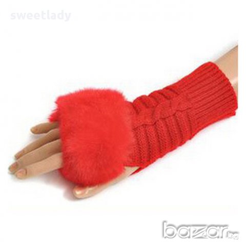 Модни пухени ръкавички в червено, снимка 2 - Шапки - 16775759