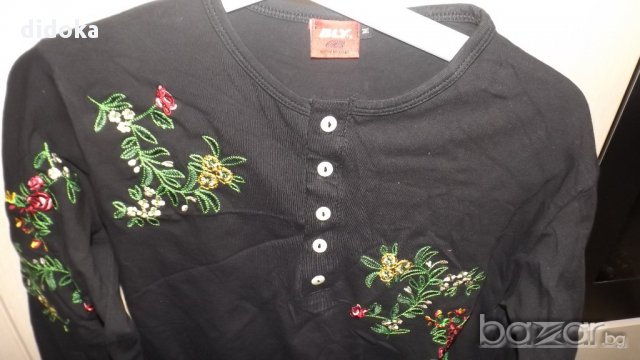 Черна блузка на цветя:), снимка 2 - Блузи с дълъг ръкав и пуловери - 13875678