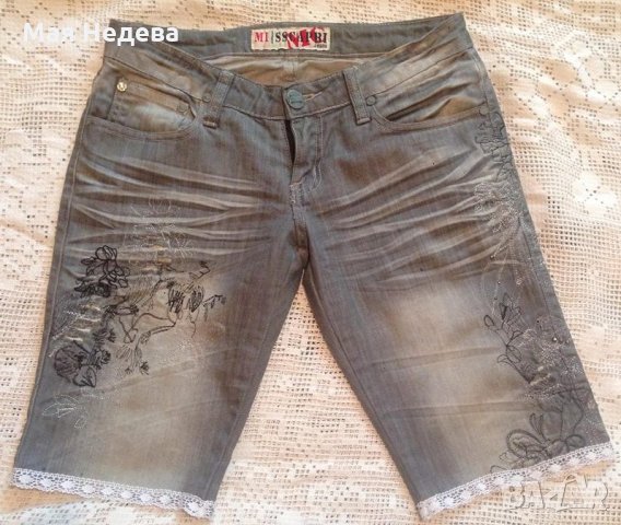 Дънкови панталонки в комплект с чантичка-клъч, снимка 3 - Къси панталони и бермуди - 22064830