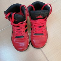 Червени кецове Adidas, снимка 1 - Детски маратонки - 24799209