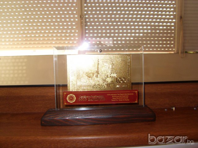 Сувенири 100 лева златни банкноти в стъклена поставка, основа от дърво + сертификат, снимка 4 - Нумизматика и бонистика - 7622660