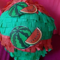 Пинята Диня + подарък маска и конфети ,готови за изпращане, снимка 1 - Декорация за дома - 24985478