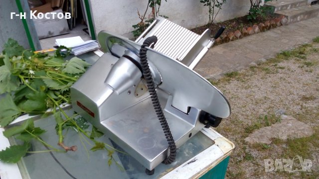1.Колбасорезачка Професионална от неръждавейка  Испания Вт. Употреба  със нож ф – 22 см. Цена – 450л, снимка 3 - Обзавеждане за заведение - 21655565