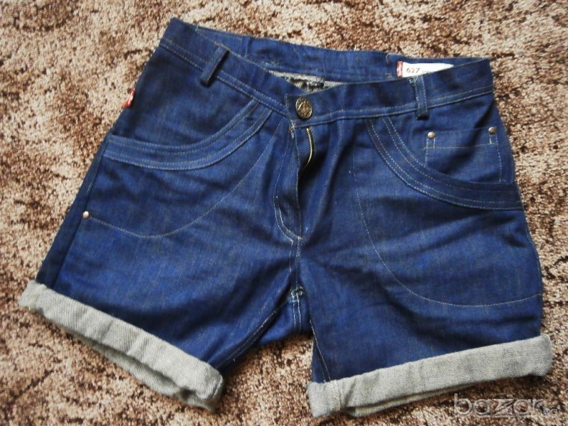 Къси дамски дънки LEVIS, снимка 1