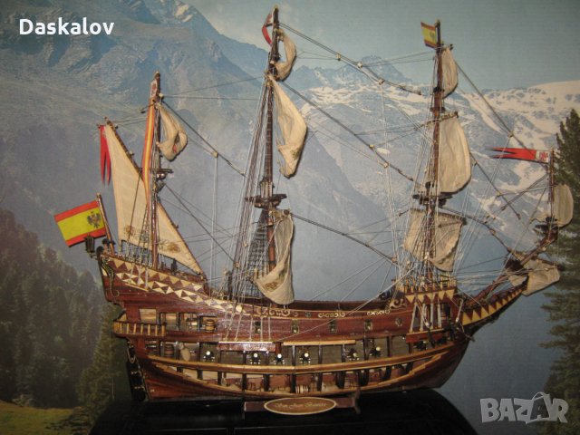 Продавам дървен макет на кораб 