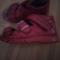 Червени сандалки 26 номер, снимка 2 - Детски сандали и чехли - 25462940
