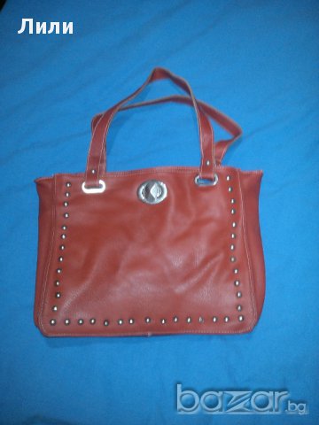 червена чанта, снимка 1 - Чанти - 16515500