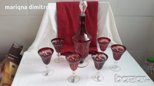 Кристални  чаши цветен червен кристал и гарафа , снимка 11 - Антикварни и старинни предмети - 17470279