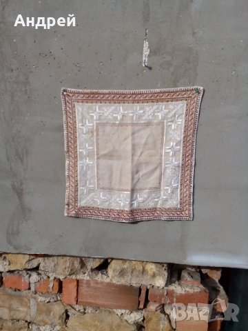 Стара бродирана покривка