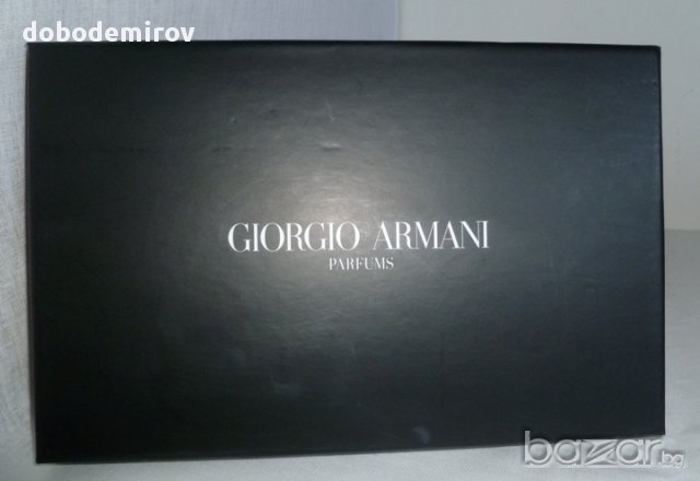Нова чанта/клъч кадифе Giorgio Armani Velvet Black Wristlet оригинал, снимка 12 - Чанти - 12744741