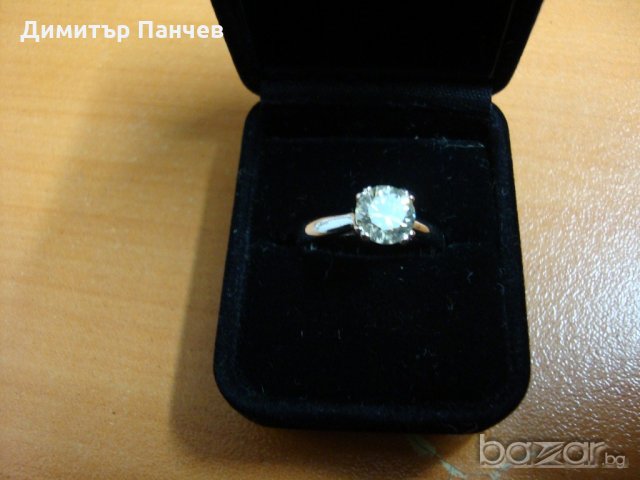 Дамски пръстен с диамант, снимка 8 - Пръстени - 19789646