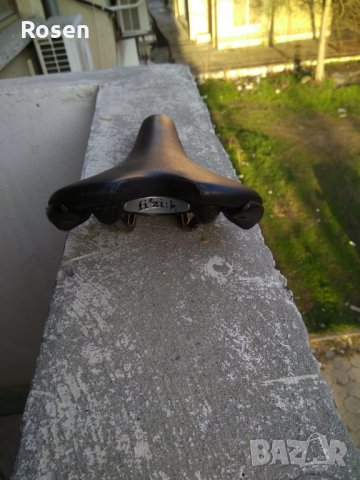 Продавам шосейно седло и педали, снимка 3 - Части за велосипеди - 24678246
