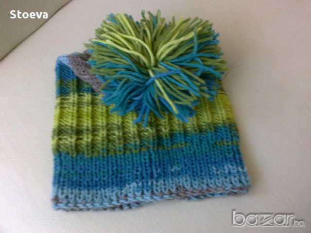 Ръчно плетена шапка с понпон , снимка 7 - Шапки - 13393243